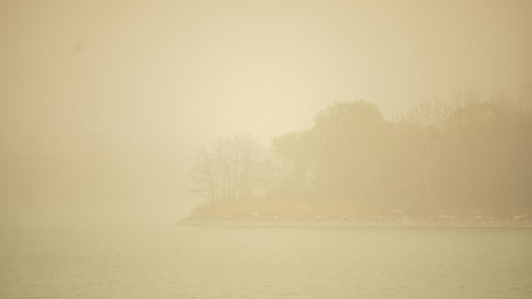 IN BEELD. Kolossale zandstorm teistert noorden van China